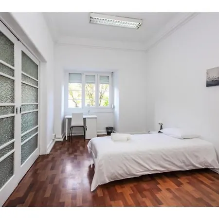 Houze Spacious 9 Bedroom Flat In Central Lisbon *